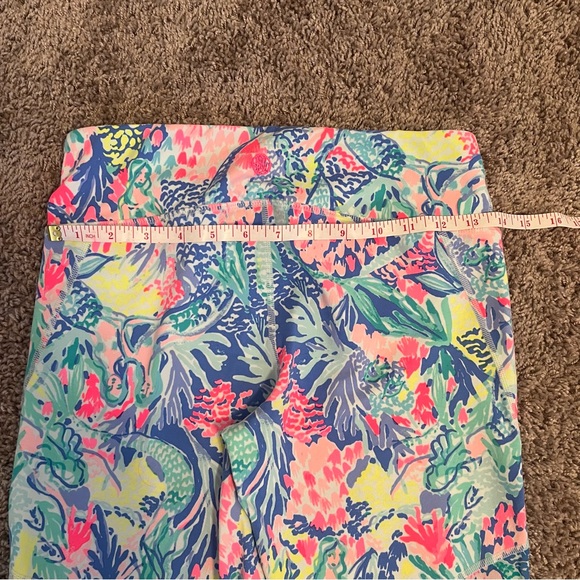 {Lilly Pulitzer} Luxletic Weekender Cropped Leggings - Mermaid Cove - Picture 11 of 13